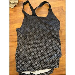 Satva Women’s Yoga Tank Top Large – Black & White Geometric Racerback Activewear